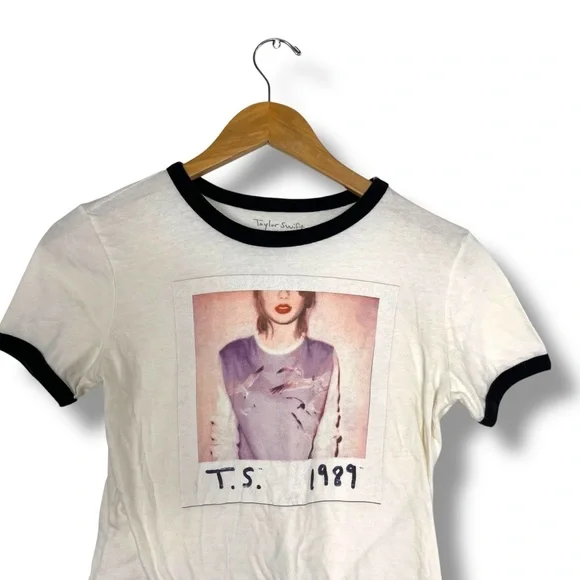 Taylor Swift 1989 Polaroid World Tour Ringer Retro T Shirt Women's Small - Picture 2 of 7